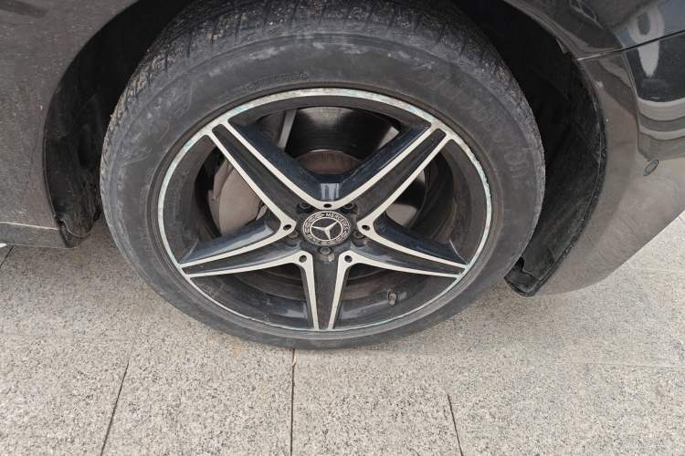 Used Mercedes-Benz E-Class 2020 Restyled E 300 L Sport Exclusive Edition Right Front Wheel Hub