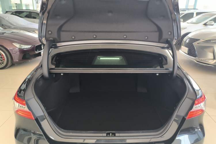 Used Toyota Camry 2021 2.5G Luxury Edition Trunk