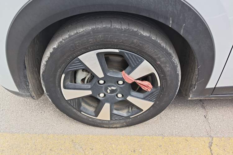 Used Wuling Bingo PLUS 2024 510 km Flagship Edition Four-Seater Version Left Front Wheel Hub