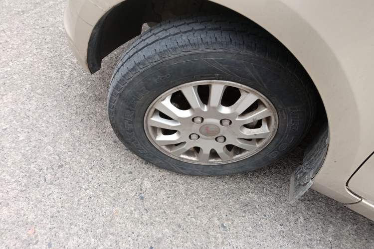 Used Wuling Rongguang V 2016 1.2L Standard Version Left Front Wheel Hub