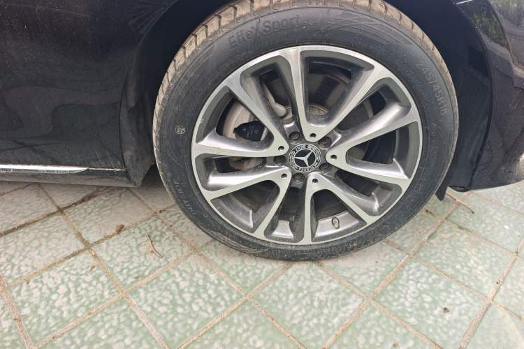 Used Mercedes-Benz E-Class 2019 E 260 L Right Front Wheel Hub