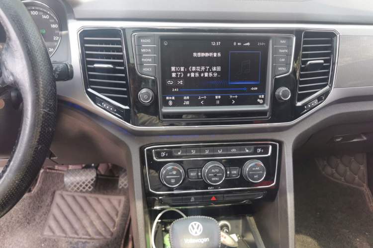 Used Volkswagen Teramont 2017 330TSI Two-Wheel-Drive Luxury Edition Audio And AC Panel