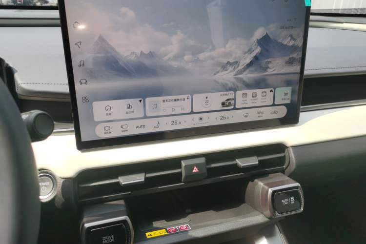 Used Toyota RAV4 2026 Model Dual-Engine 2.0L Two-Wheel Drive Luxury Edition Audio And AC Panel