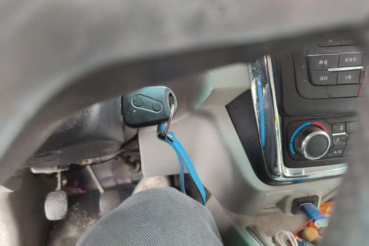 Used Jinbei New Hiace X30L 2021 1.5L Business Central Air-Conditioned Van China VI Standard SWC15M Vehicle Key