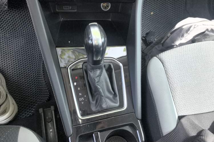 Used Jetta VS7 2023 280TSI Automatic Trend Edition Gear Lever