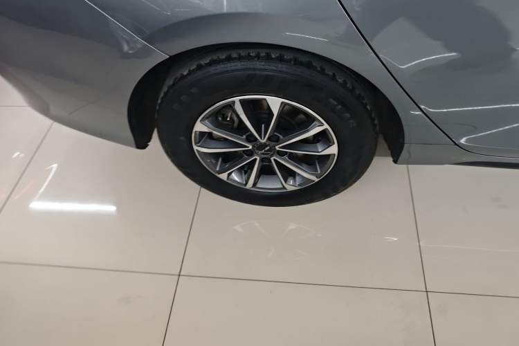 Used BYD Destroyer 05 2024 HONOR Edition DM-i 55KM Luxury Model Right Rear Wheel Hub