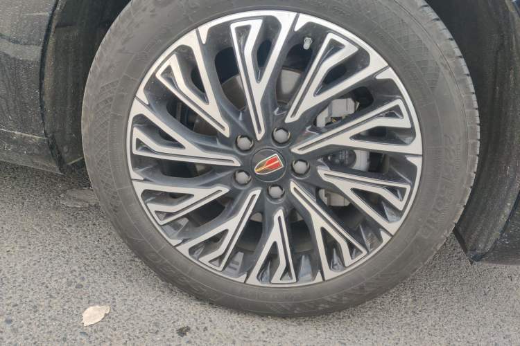 Used Hongqi H5 2025 2.0T Automatic Flag Edition – 500 000 Units Commemorative Version Right Front Wheel Hub