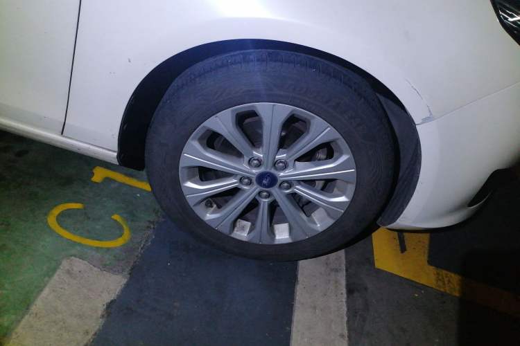 Used Ford Escort 2015 1.5L Automatic Fashion Model Right Front Wheel Hub