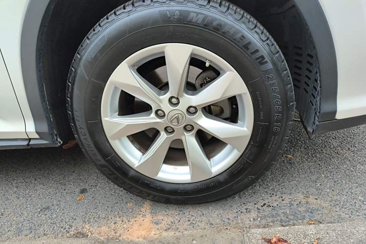 Used Lexus RX  Right Front Wheel Hub