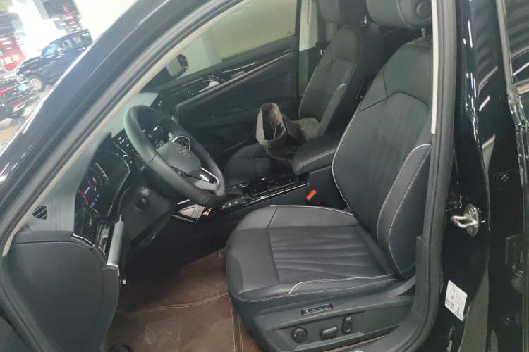 Used Volkswagen Passat 2023 Facelift 330TSI Luxury Edition Left Front Seat