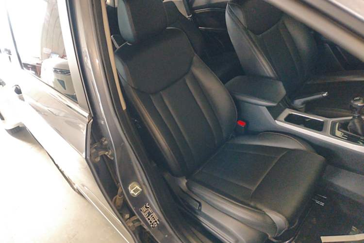 Used Wuling Jiachen 2022 1.5T Manual Light Enjoyment Dynamic Version
