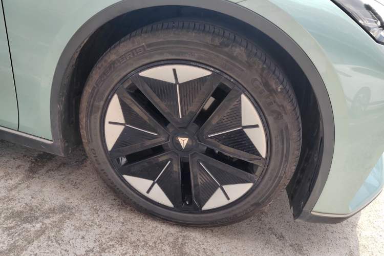 Used Deepal SL03 2022 1.5L 1200 Extended-Range Version Right Front Wheel Hub