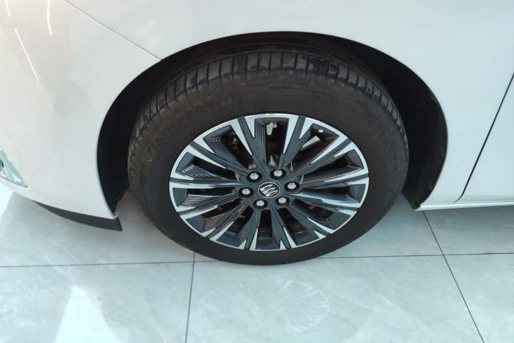 Used Buick GL8 2025 Lu Zun Deluxe Edition Exterior 2