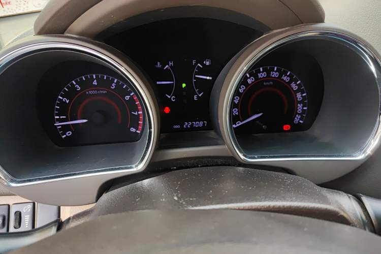 Used Toyota Highlander 2012 2.7L Two-Wheel Drive 7-Seater Elite Edition Odometer Close Up