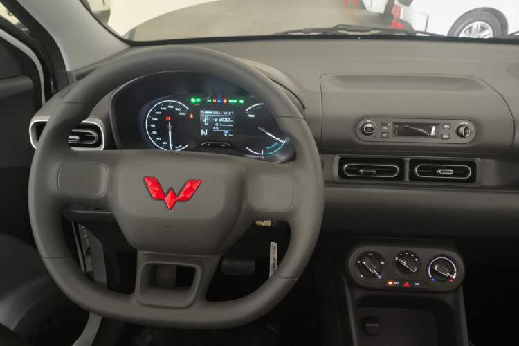 Used Wuling Hongguang New Energy 2024 All-Electric Model 300KM Practical Version
