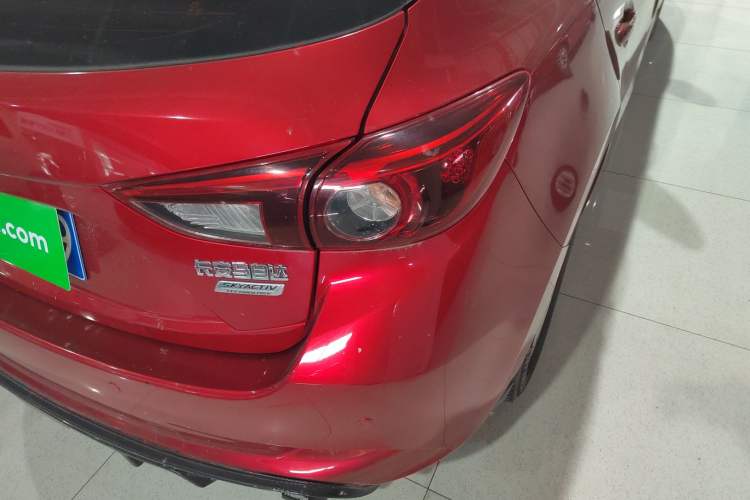 Used Mazda 3 Axela 2017 Hatchback 1.5L Automatic Luxury Model Emission Standard China V
