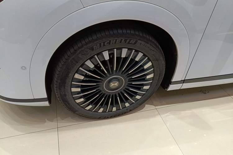 Used XPeng X9 2025 740 Ultra-Long Range Max Exterior 4