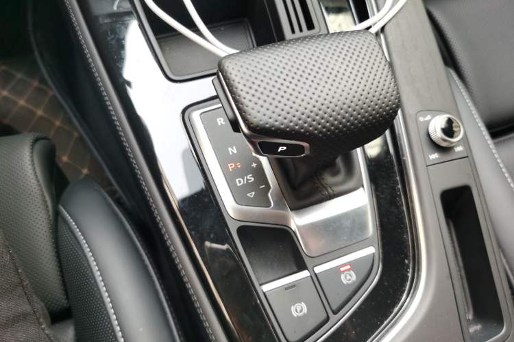 Used Audi A4L 2024 40 TFSI Luxury Dynamic Edition Gear Lever