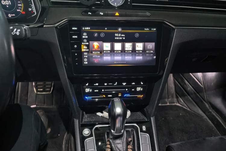 Used Volkswagen Magotan 2020 380TSI DSG Luxury Version Audio And AC Panel