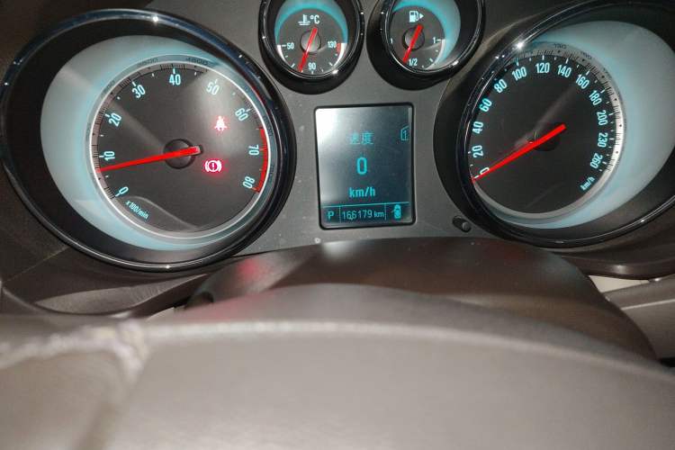 Used Buick Regal 2012 2.0L Luxury Edition Odometer Close Up