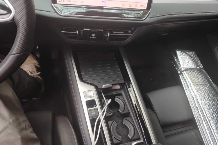 Used Volkswagen Magotan 2024 300TSI DSG Prestige Edition—A Real Eye-Catcher
