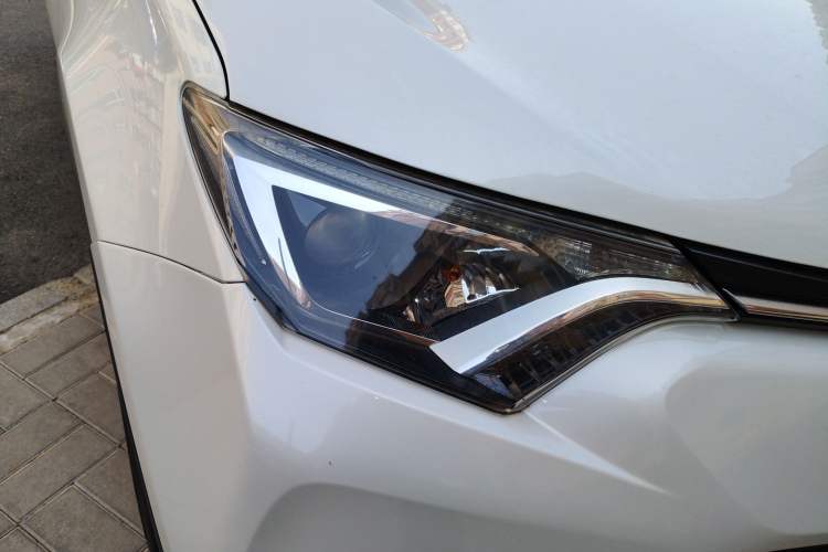 Used Toyota RAV4 2016 2.0L CVT Two-Wheel Drive Comfort Edition China V Standard
