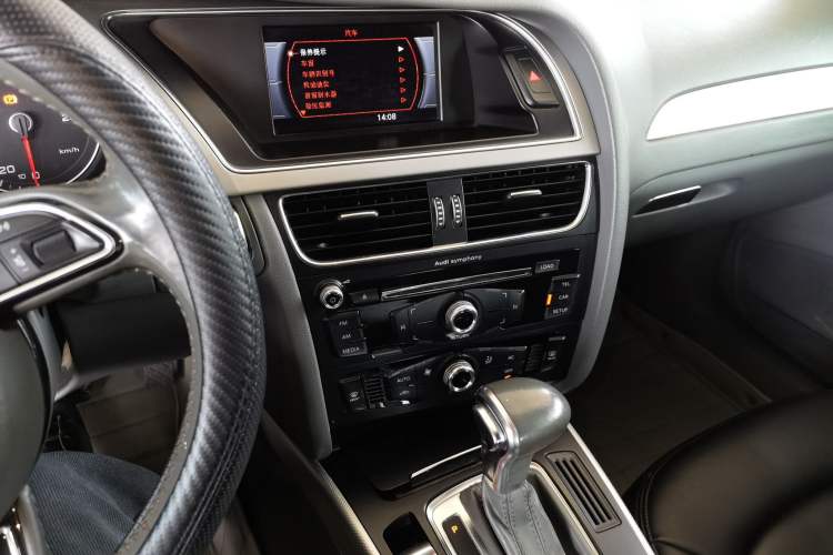 Used Audi A4L 2013 35 TFSI Automatic Standard Model Audio And AC Panel