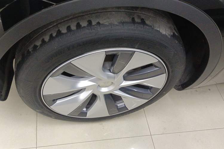 Used Tesla Model Y 2023 Rear-Wheel-Drive Version
