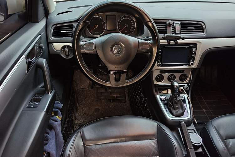 Used Volkswagen Gran Lavida 2013 1.4 TSI Automatic Luxury Model
