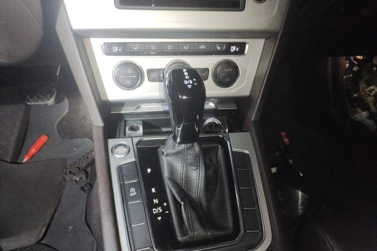 Used Volkswagen Variant 2016 280TSI Two-Wheel-Drive Comfort Edition Gear Lever