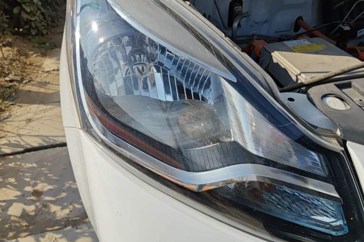Used CHANGAN OSHAN Benni E-Star 2022 National Edition Colorful Limited Edition (Fast-Charging Version) Lithium Iron Phosphate Right Front Headlight