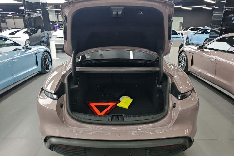 Used Porsche Taycan 2022-Year Updated Taycan