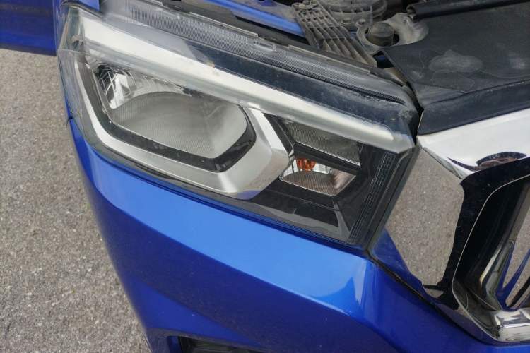 Used SAIC MAXUS T60 2017 2.4L Gasoline Manual Two-Wheel Drive High-Ride Elite Standard Van