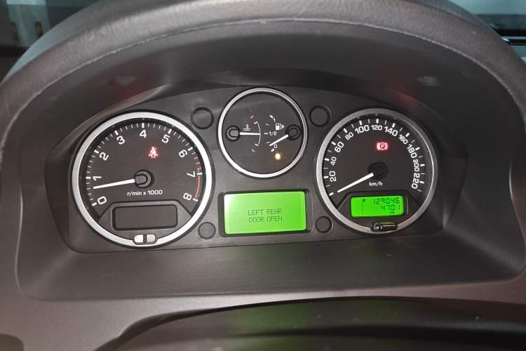 Used Land Rover Freelander 2 2011 3.2L China Red Limited Edition
