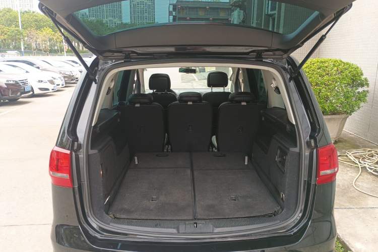 Used Volkswagen Sharan 2014 2.0 TSI Standard Model Trunk