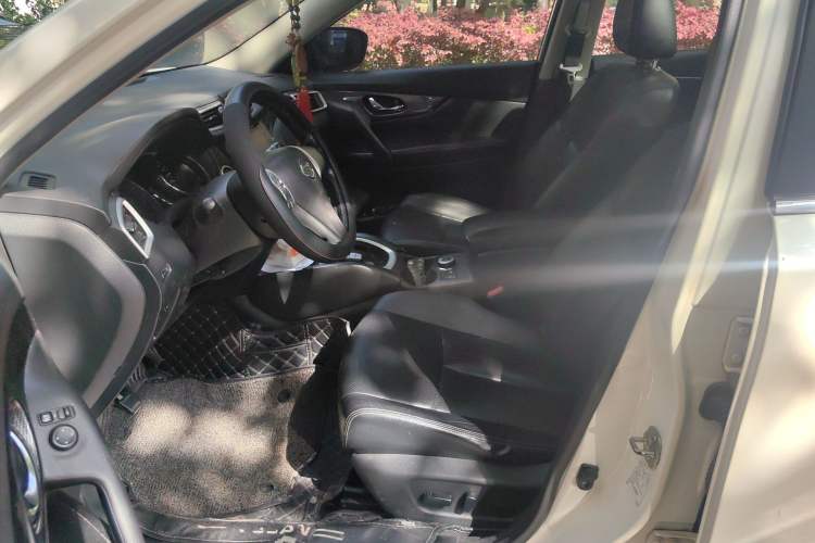 Used Nissan X-Trail 2014 2.5L CVT Luxury Edition 4WD Left Front Seat