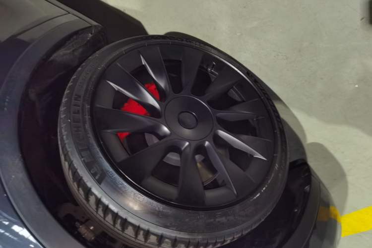 Used Tesla Model Y 2021 Long-Range All-Wheel-Drive Version
