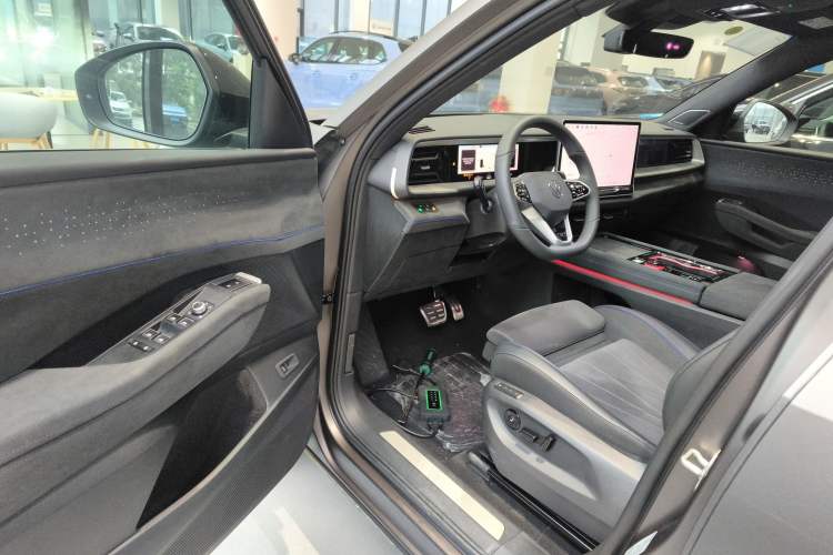 Used Volkswagen Teramont 2025 Tiguan Pro 450TSI Four-Wheel Drive Summit Edition
