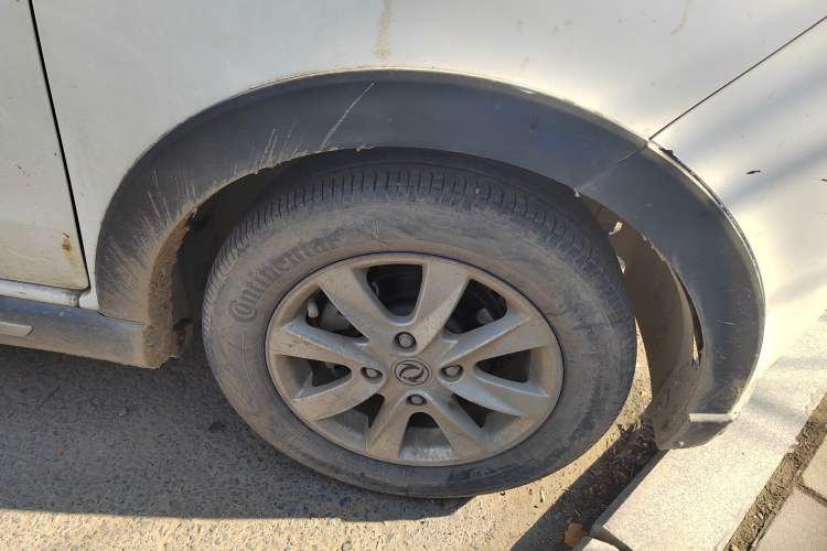 Used Dongfeng Fengon 330 2014 1.5L Manual Utility Version DK15 Right Front Wheel Hub