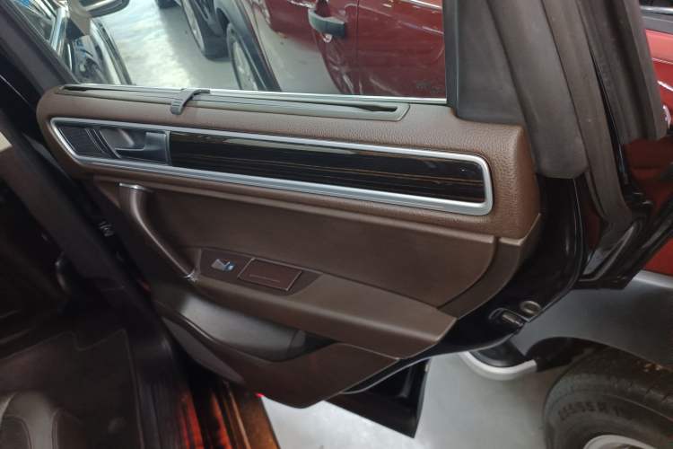 Used Volkswagen Touareg 2016 3.0 TSI High-End Version Right Rear Door Interior