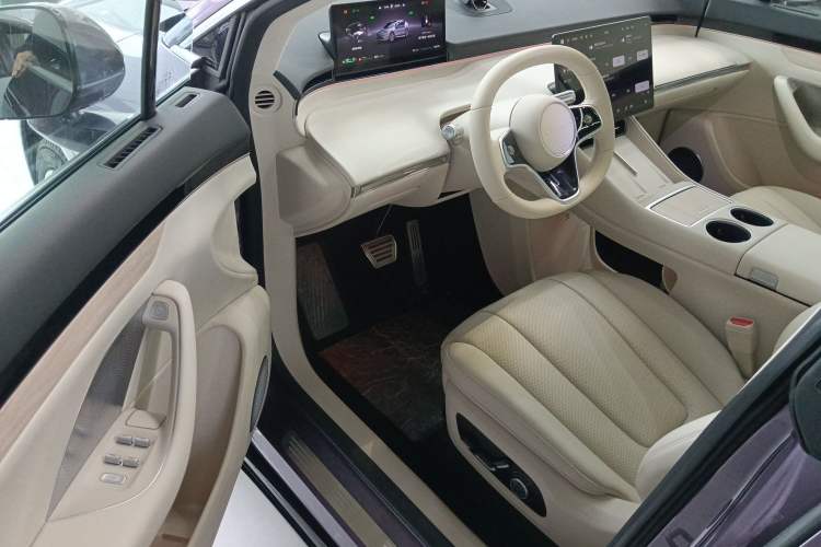 Used Hima Luxeed R7 2025 Extended-Range 331km Ultra Driver Seat