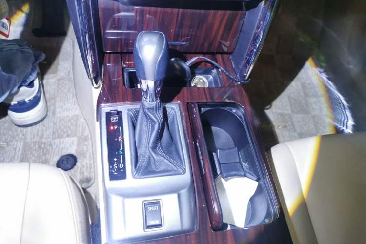 Used Toyota Reiz 2010 2.5V Fengdu Elite Edition Gear Lever