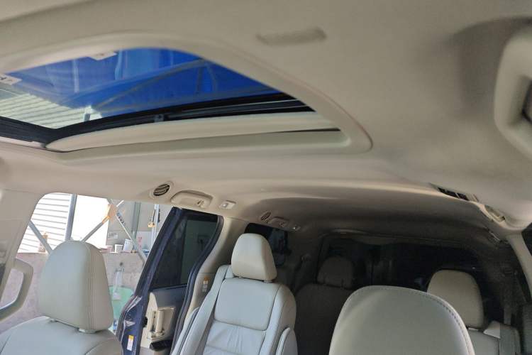 Used Toyota Sienna 2019 3.5L Two-Wheel Drive XLE 7 Seats U.S. Specification
