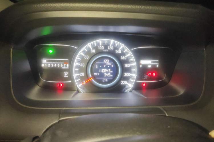 Used Honda Odyssey 2015 Updated Version 2.4L Smart Edition Odometer Close Up