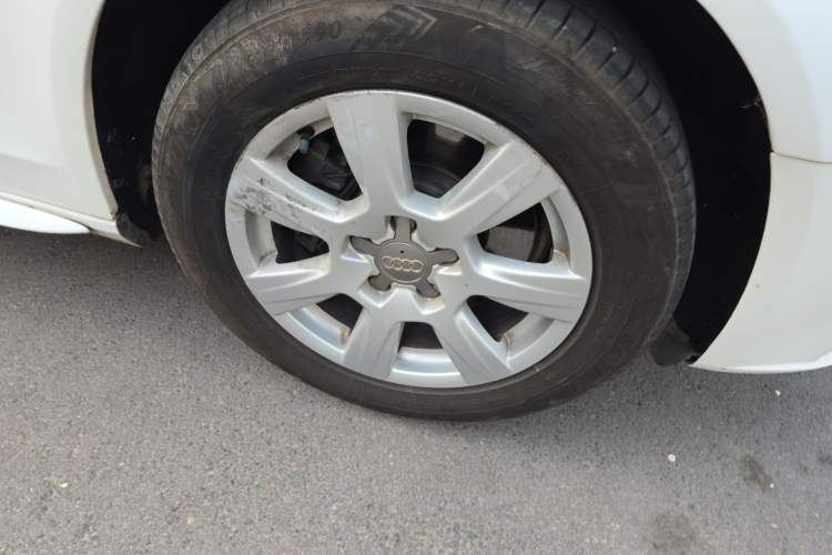 Used Audi A4L 2011 2.0 TFSI Comfort Model Right Front Wheel Hub