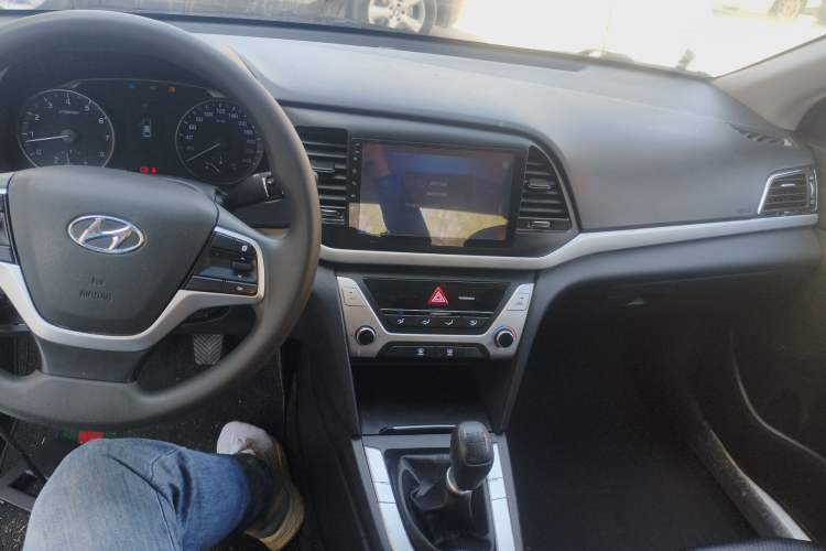 Used Hyundai Elantra (6th Generation / Lingdong) 2016 1.6L Manual ZhiXuan · Dynamic Model Center Console