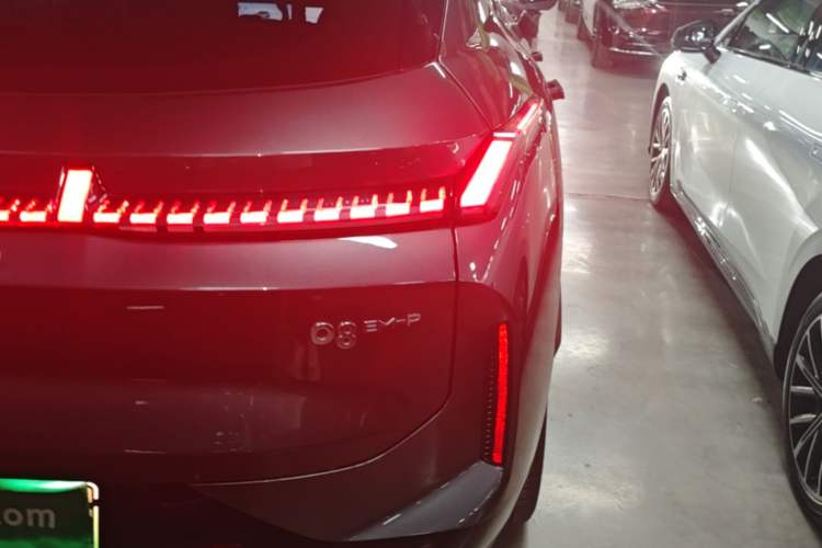 Used Lynk & Co 08 EM-P 2025 120km Long-Range Plus
