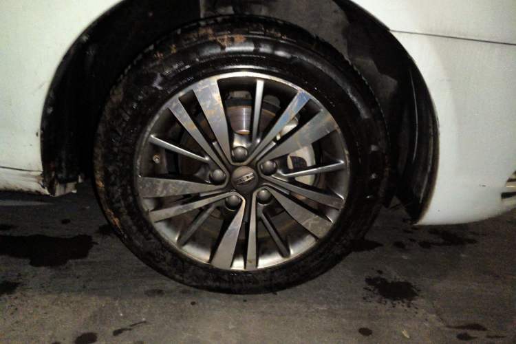 Used Geely Auto Emgrand 2018 1.5L Manual Upward Connect Edition Right Front Wheel Hub