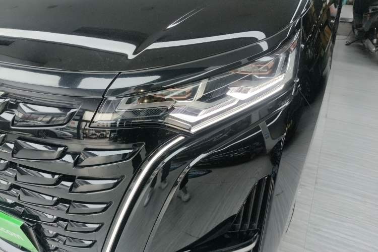 Used Denza D9 2022 DM-i 970 Four-Wheel Drive Flagship Model
