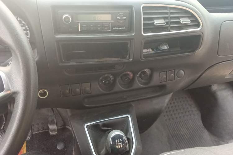 Used JMC Transit 2021 2.8T Space King Standard Version Long Wheelbase Mid-Height Roof Rear Single Tire 3-Seater Diesel China VI Emission Standard JX493
